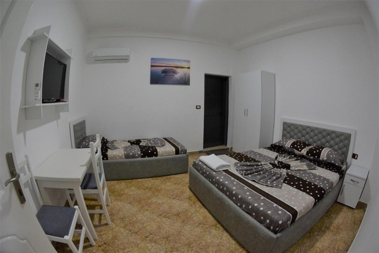 Hotel Reci Peshkopi Екстер'єр фото