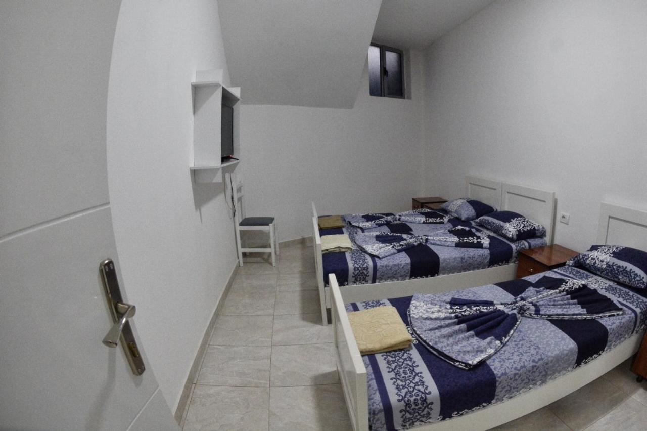 Hotel Reci Peshkopi Екстер'єр фото