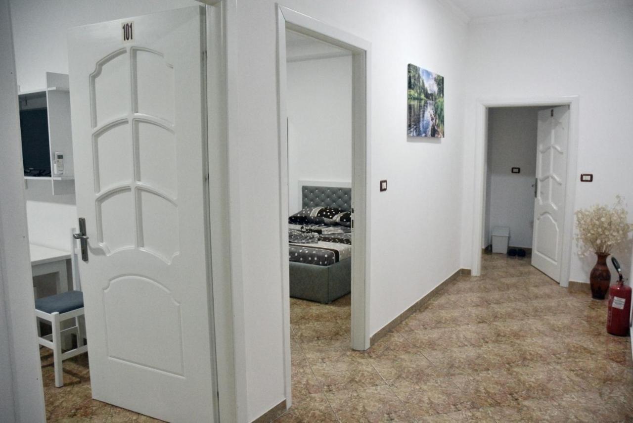 Hotel Reci Peshkopi Екстер'єр фото