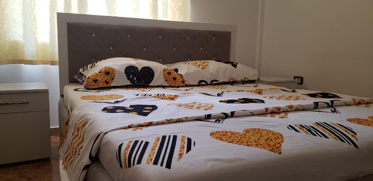 Hotel Reci Peshkopi Екстер'єр фото