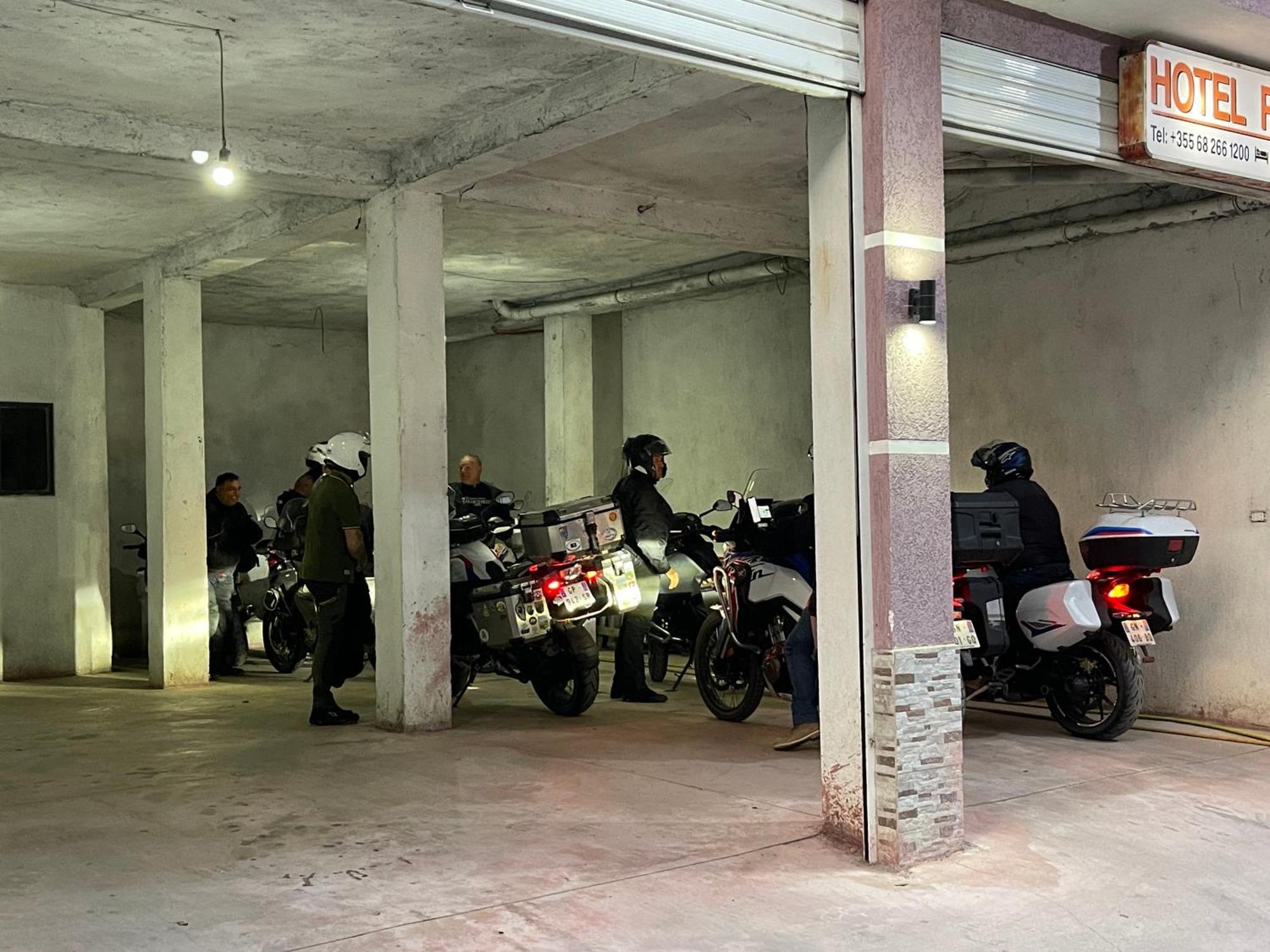 Hotel Reci Peshkopi Екстер'єр фото